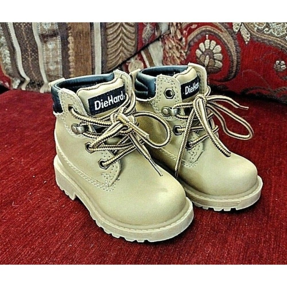 Baby boys  Boots Size 5 NEW
